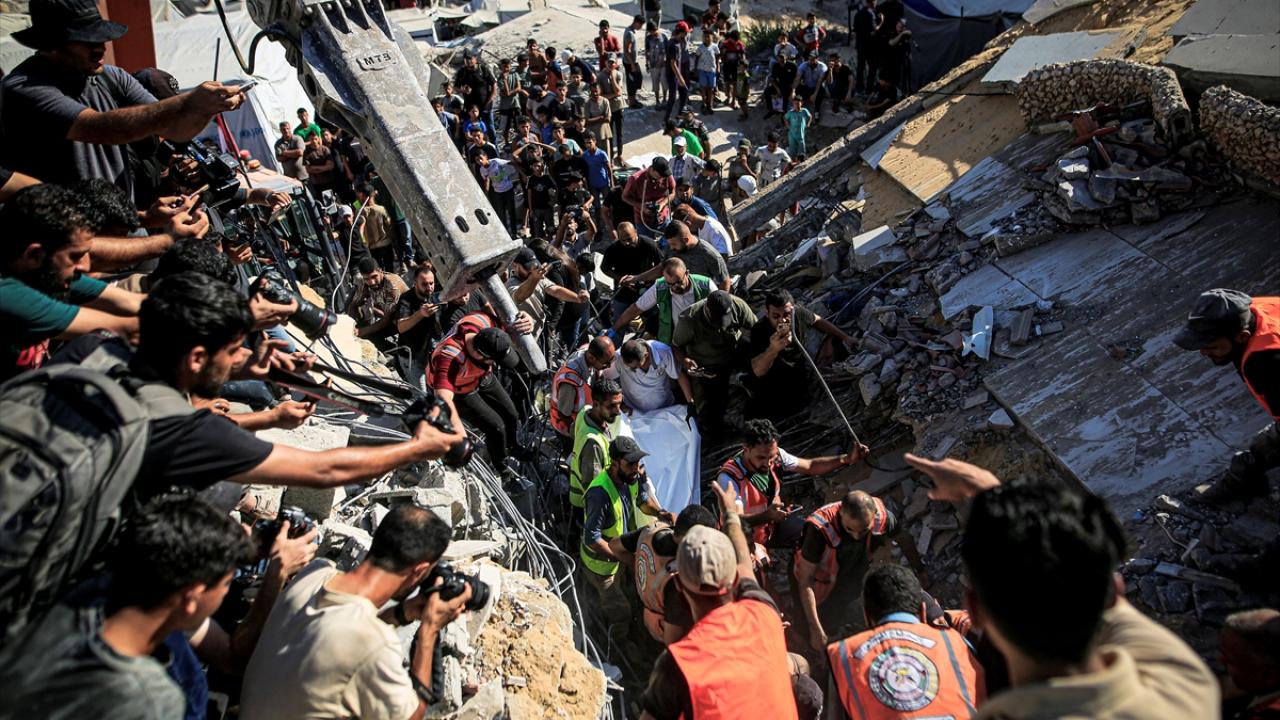 GÖVDE — Gazze'de bombalanan binanın enkazında arama; 1280x720, temiz (TRT Haber)