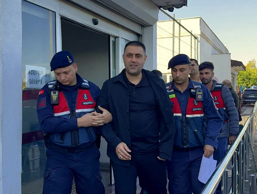 Adana'da Çukurova Belediyesi'nde Emrah Kozay dahil 34 kişi tutuklandı: 49 şüphelinin dosyasında ne yazıyor?