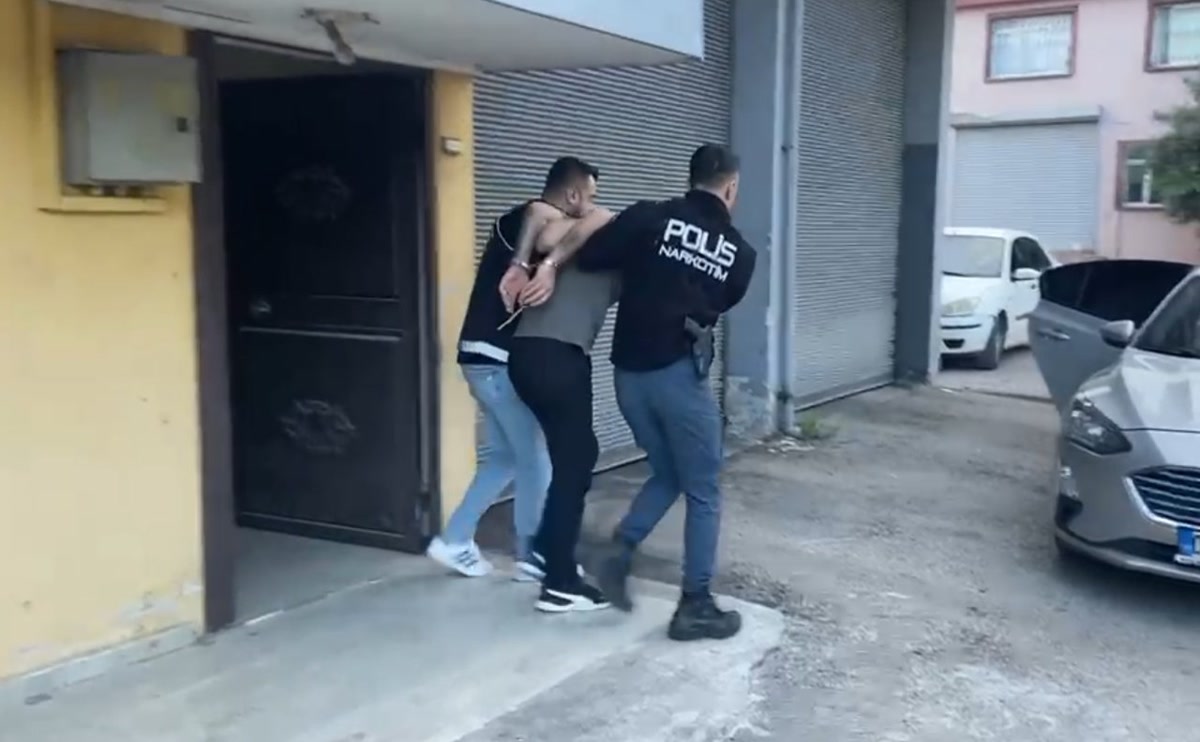 Adana merkezli 11 ilde 'Yıkamacılar' suç örgütü operasyonu: 102 gözaltı, ama evlerden çıkanlar tabancadan çok 