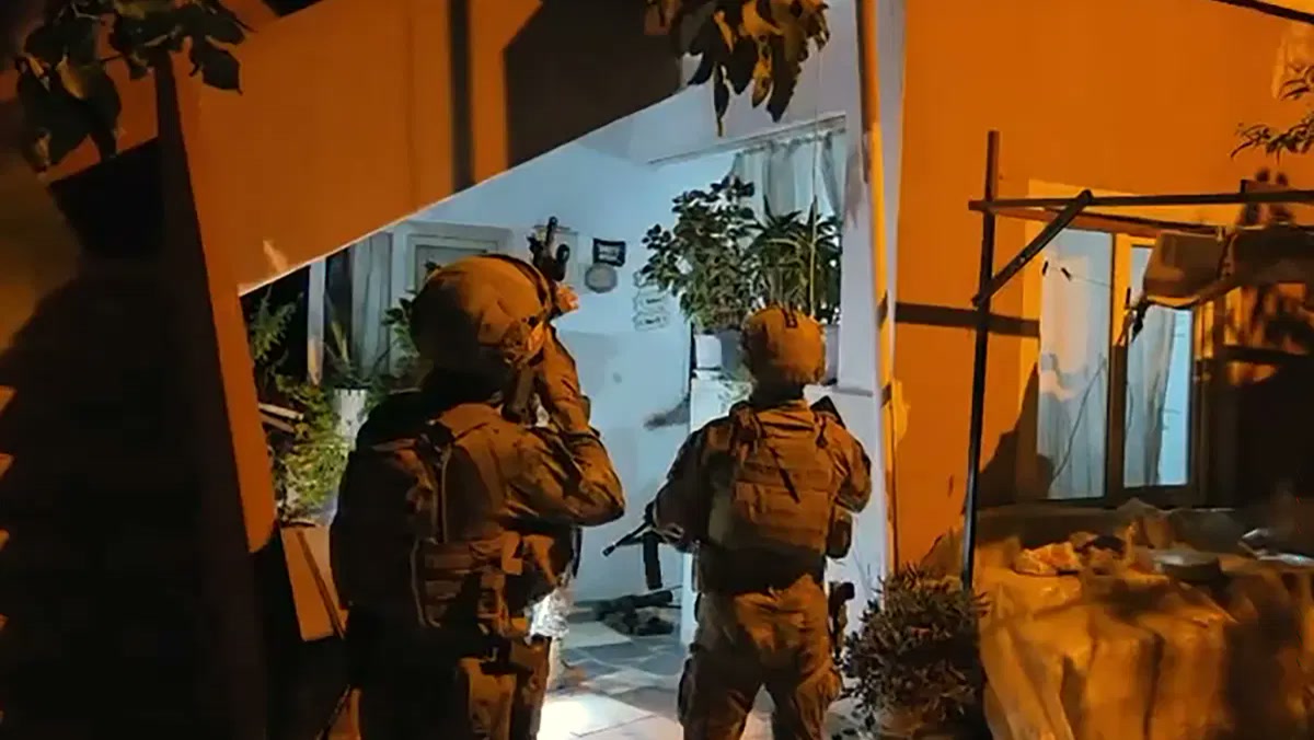 Adana merkezli 11 ilde 'Yıkamacılar' suç örgütü operasyonu: 102 gözaltı, ama evlerden çıkanlar tabancadan çok 