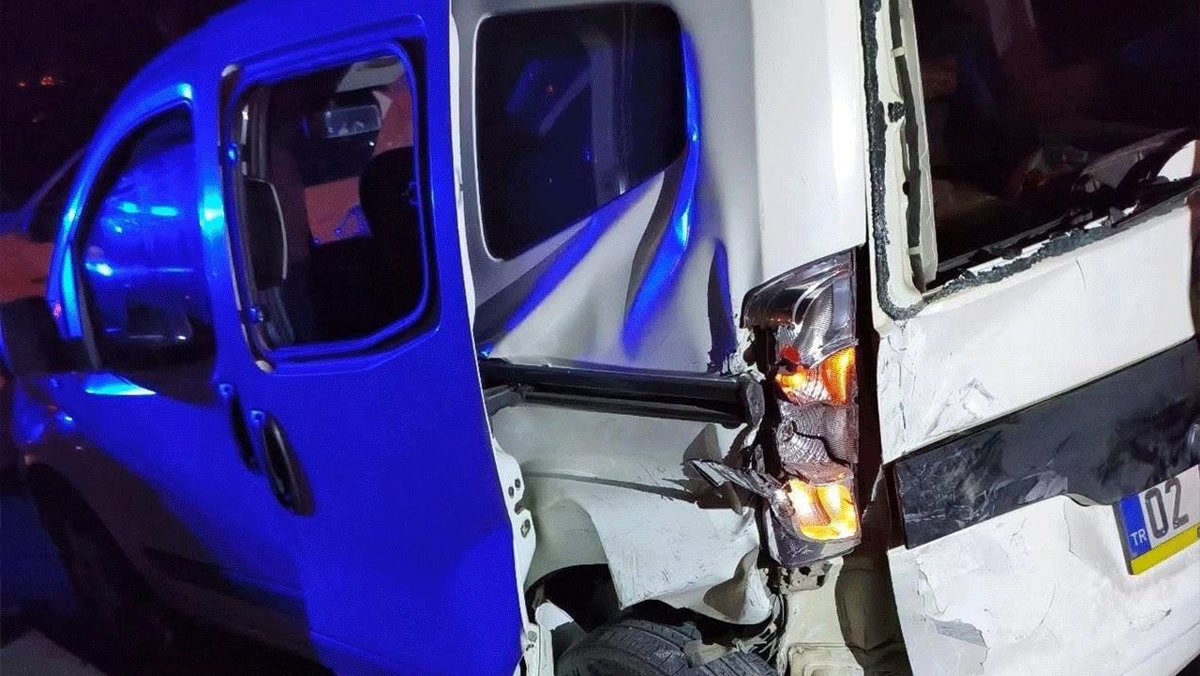 Adıyaman'da kahta kaza: gece kavşakta iki araç çarpıştı, 8 yaralının durumu ne?