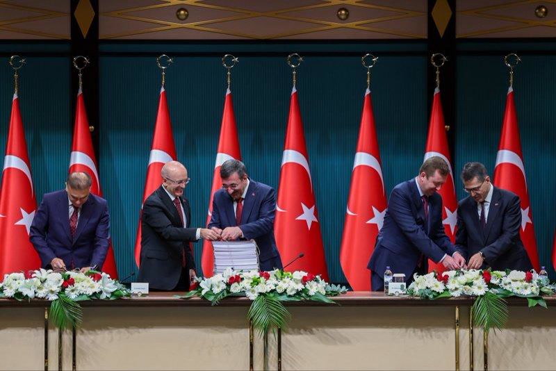 Ankara'da Cevdet Yılmaz 2027 bütçesini tanıttı, yıl sonu enflasyon tahminini açıkladı: 'dayanıklılık, refah ve