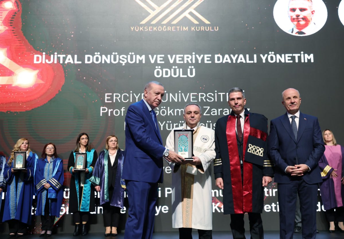 Ankara'da akademik yıl açılışı: Erdoğan dünyanın ilk 100'üne kaç Türk üniversitesi sokmak istiyor, yapay zeka 