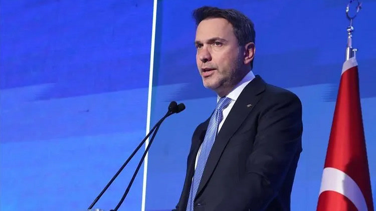 Ankara'da Türkiye petrol aramasında Alparslan Bayraktar'dan açıklama: rota hangi iki ülkeye çevrildi?