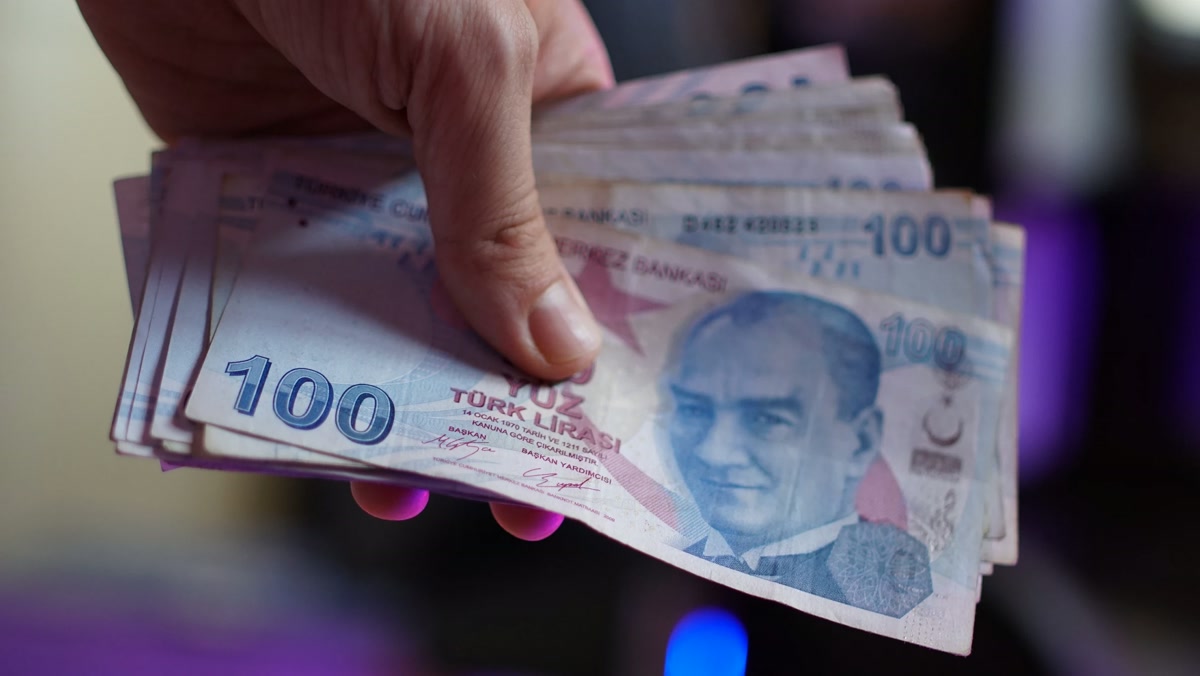 Ankara'da emeklilik sistemi için OVP'ye öyle bir cümle girdi ki: emekli maaşı çalıştıkça artacak mı, 1999 önce