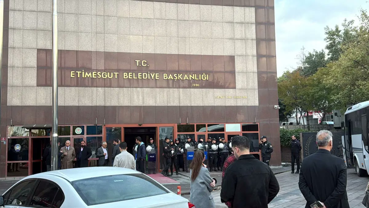Ankara'da Etimesgut Belediyesi'ne ikinci dalga operasyon: 25 gözaltı, iki başkan yardımcısı ve dosyada yazan o