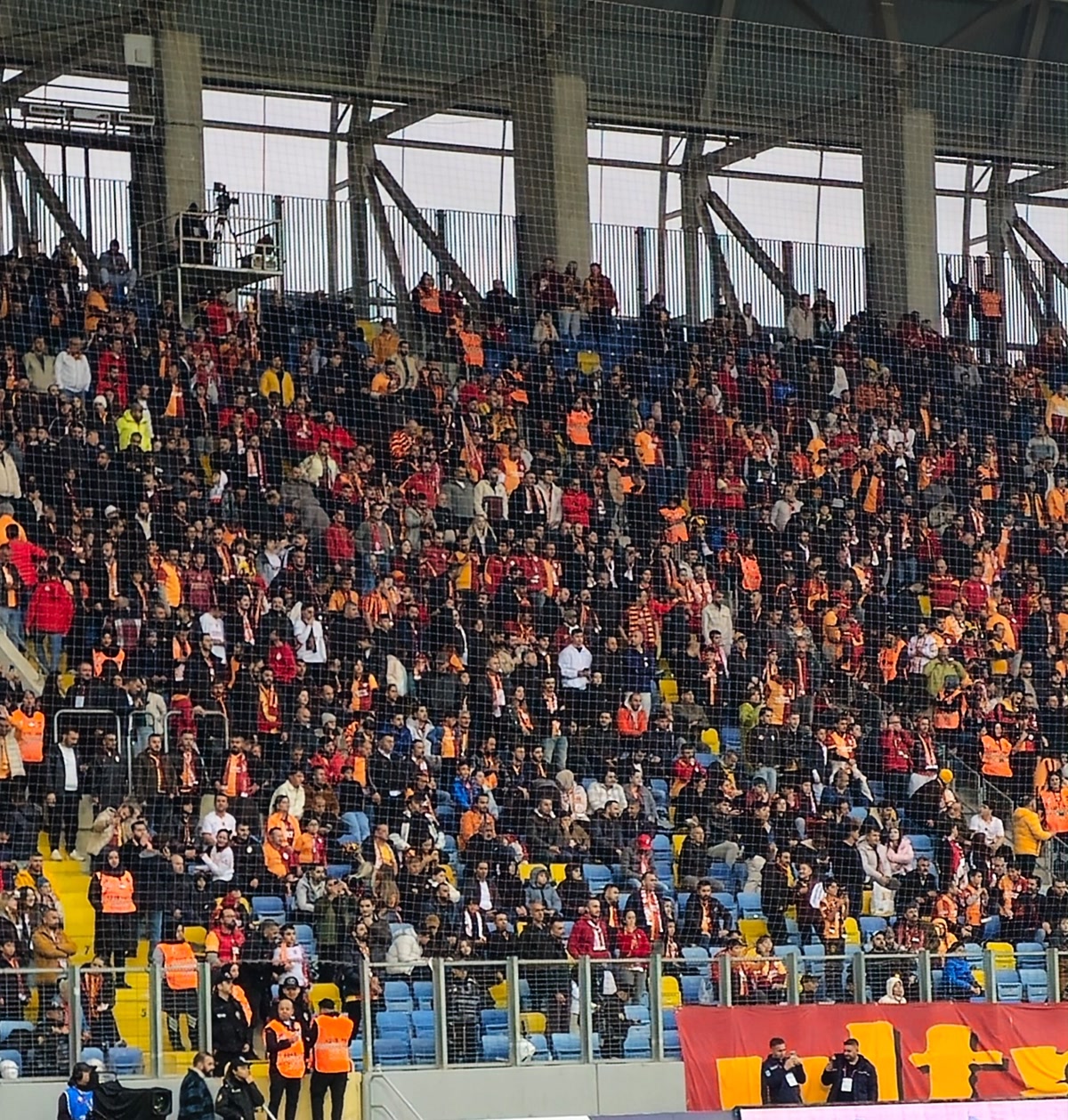 Ankara'da Gençlerbirliği - Galatasaray maçı VAR hakemi Erkan Engin tartışmasıyla başladı, 88. dakikada Eryaman