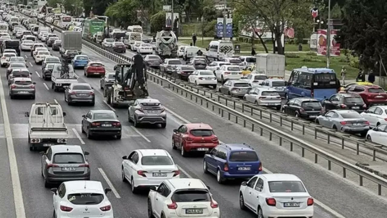 Ankara'da hız sınırı düşüyor mu? Avrupa'da otoyola 100 km/s önerildi; Türkiye'de limiti 6 km/s aşmanın bedeli ise...