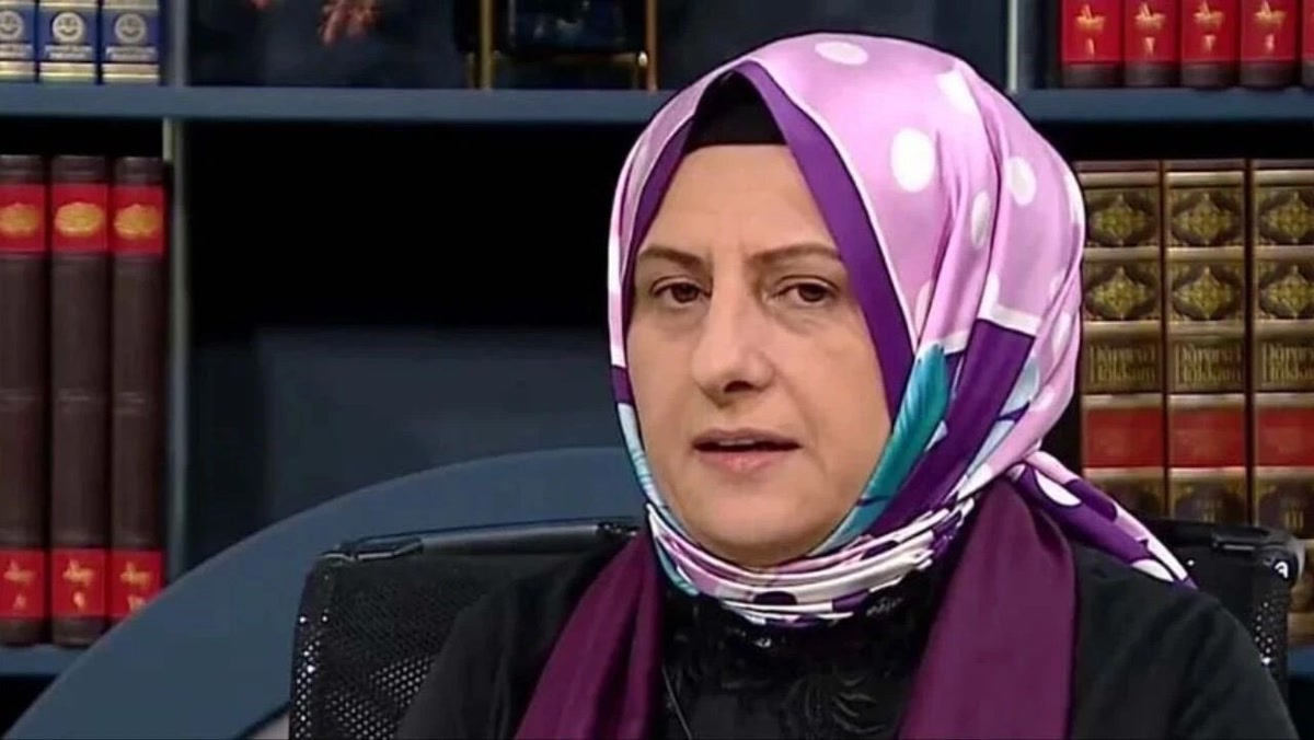 Ankara'da AK Parti'de Fatma Betül Sayan Kaya'nın yerine bir ilahiyat profesörü getirildi: Hülya Terzioğlu kimd