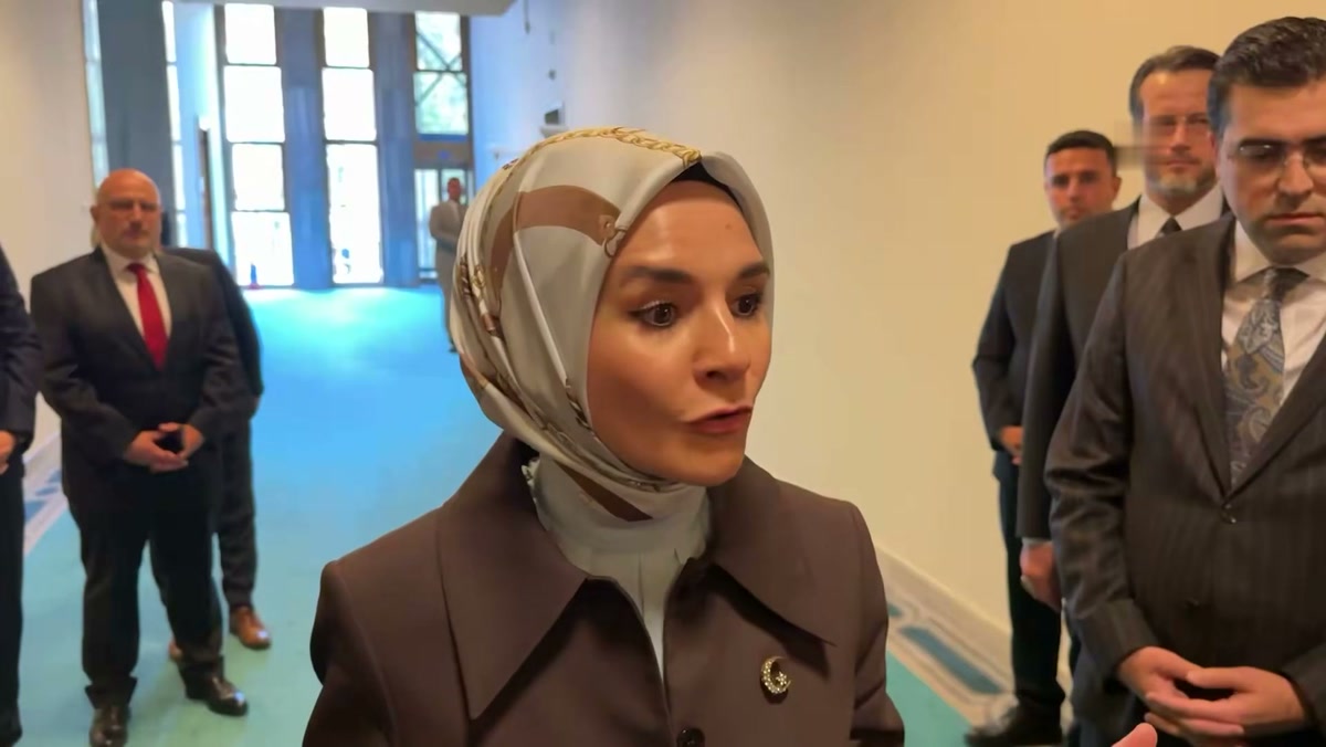 Mahinur Özdemir Göktaş Meclis koridorunda iftira iddialarına cevap veriyor