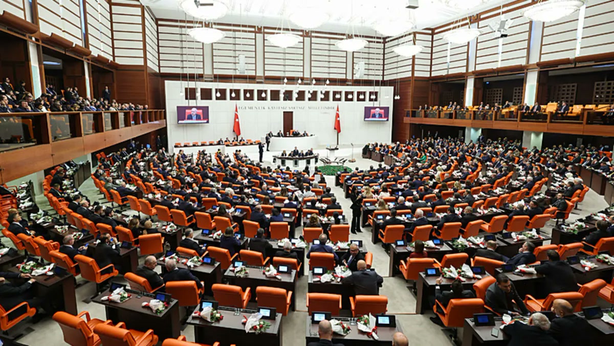 Ankara'da Mansur Yavaş'ın ardından Cemil Tugay da Külliye'de kareye girdi: İki fotoğraf neyi anlatıyor?
