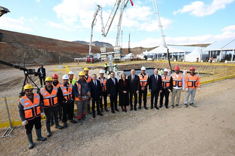 Ankara Temelli'de veri merkezinin kazması vuruldu: toprağa girecek rakam Avrupa sıralamasını nereye taşıyacak?
