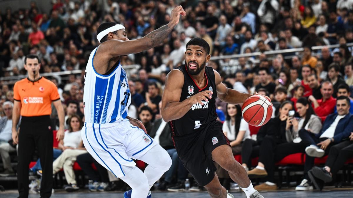 Ankara'da Türk Telekom - Beşiktaş maçında Euroleague'de haftayı kayıpsız geçen Beşiktaş'ı yüzde 36 şut ve 17 t