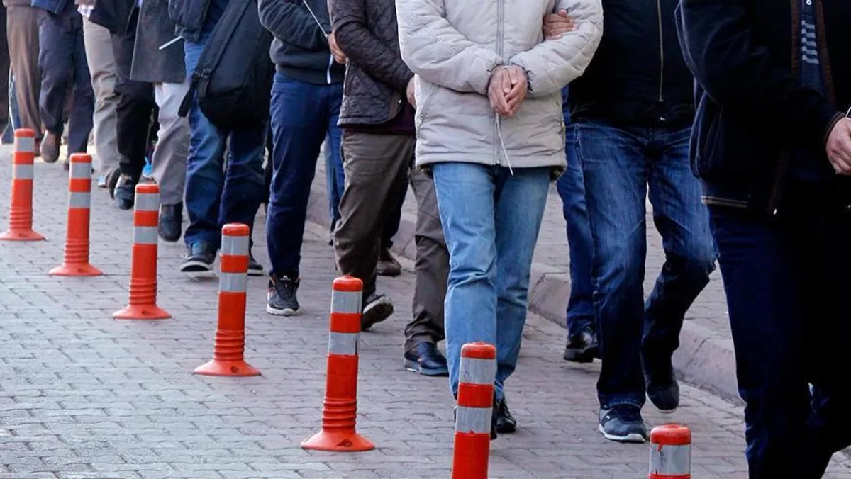 Ankara uyuşturucu operasyonunda 42 şüpheliden kaçı yakayı ele verdi?