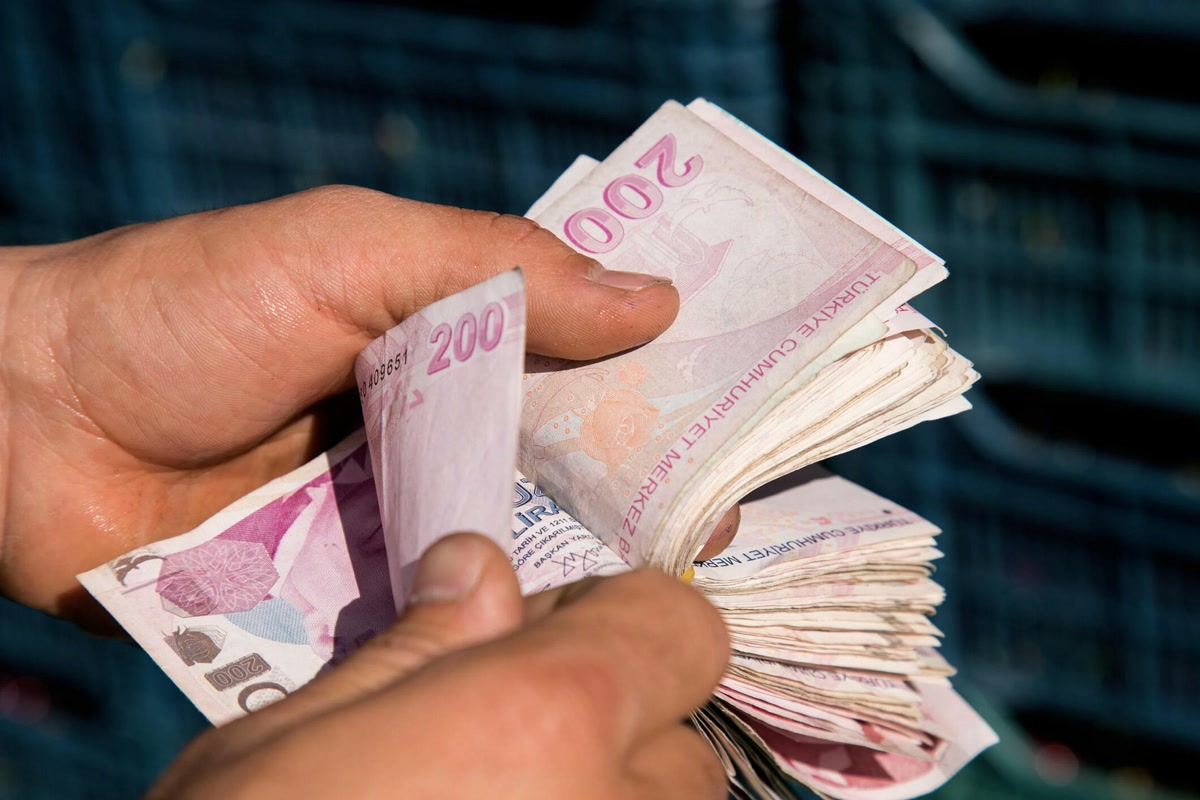 Ankara'da vatandaşlık maaşı taslağı ortaya çıktı: 2,5 milyon haneye açılan kapının bir şartı var, o şart ne?