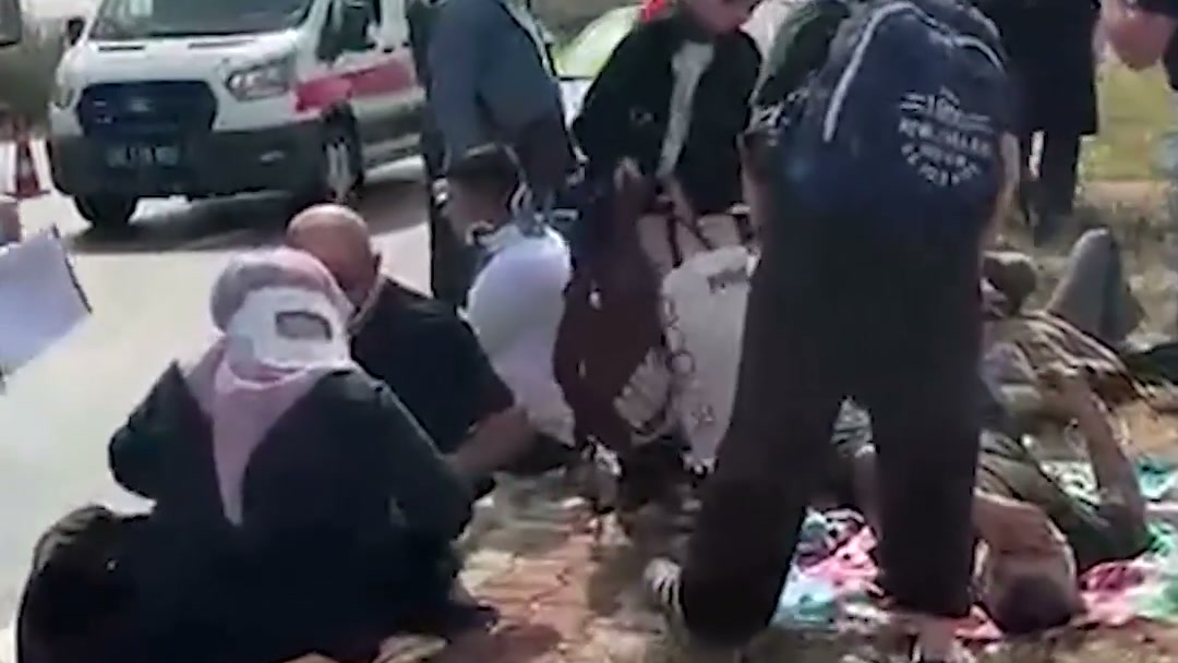 Antalya Aksu'da Antalya-Isparta yolunda yolcu otobüsü devrildi, içinde 23 yolcu vardı: ilk görüntülerde öyle b