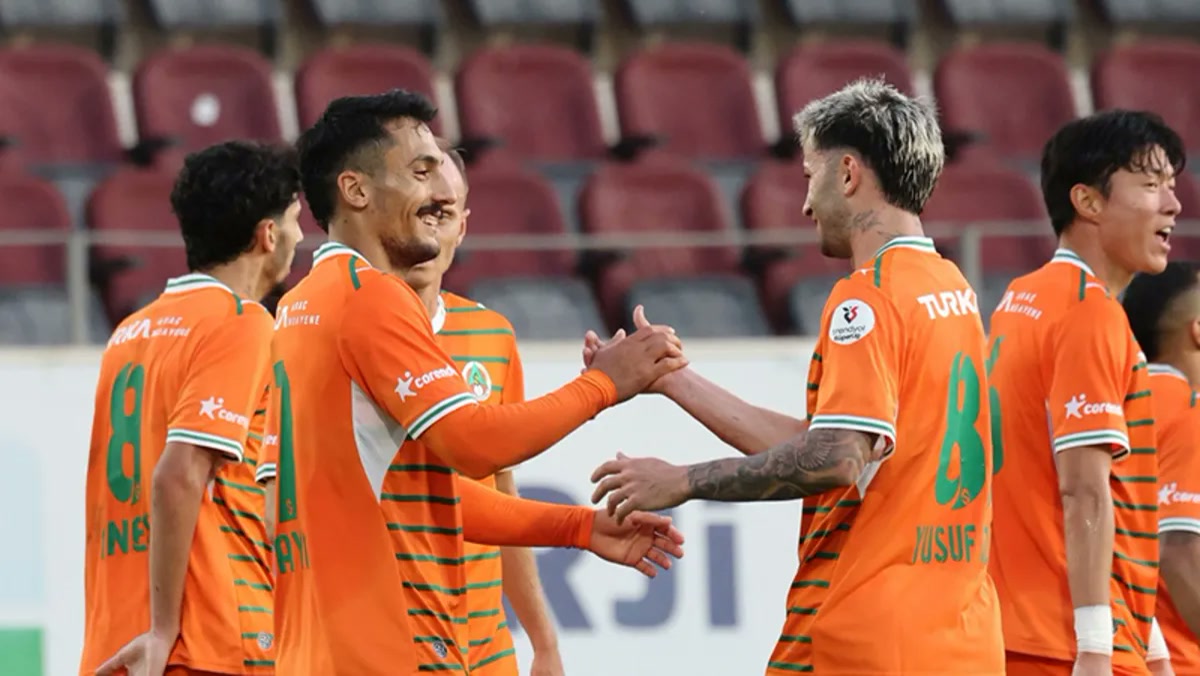 Antalya'da Alanyaspor, Amedspor'a 4 gol attı; hazırlık maçında hat-trick yapan isim kim?