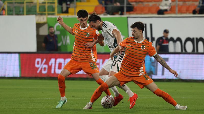 Antalya'da Alanyaspor - Kocaelispor maçında Berkan Kutlu 27'de vurdu, Baku 42'de ekledi: Alanya cevap verebild