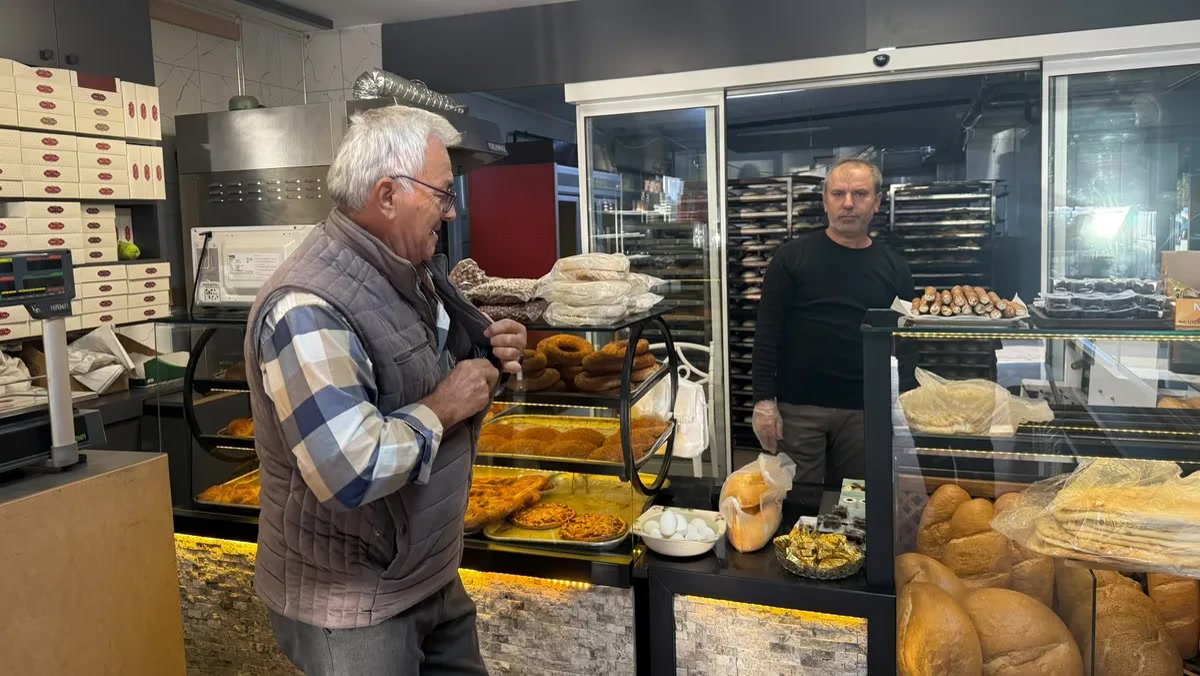 Antalya Serik'te ekmek fiyatı savaşa döndü: 200 gramlık ekmek 17,5 liradan 10 liraya indi, bu ucuzluk ne kadar