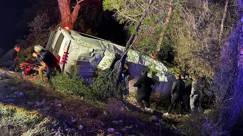Antalya Kumluca'da dağcıları taşıyan minibüs şarampole devrildi: gruptan kaç kişi hastanelik oldu?