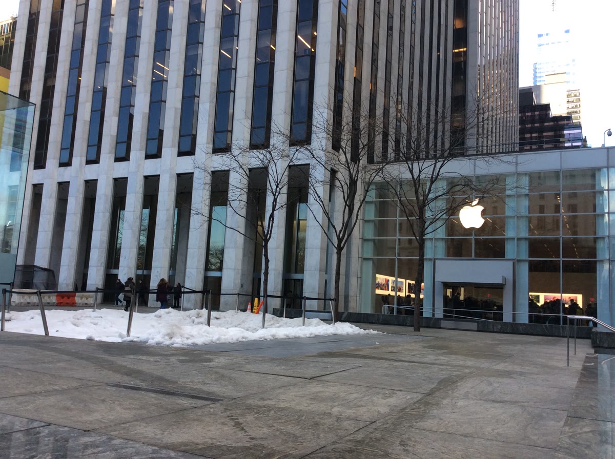 Apple mağazası girişi, gövdeye