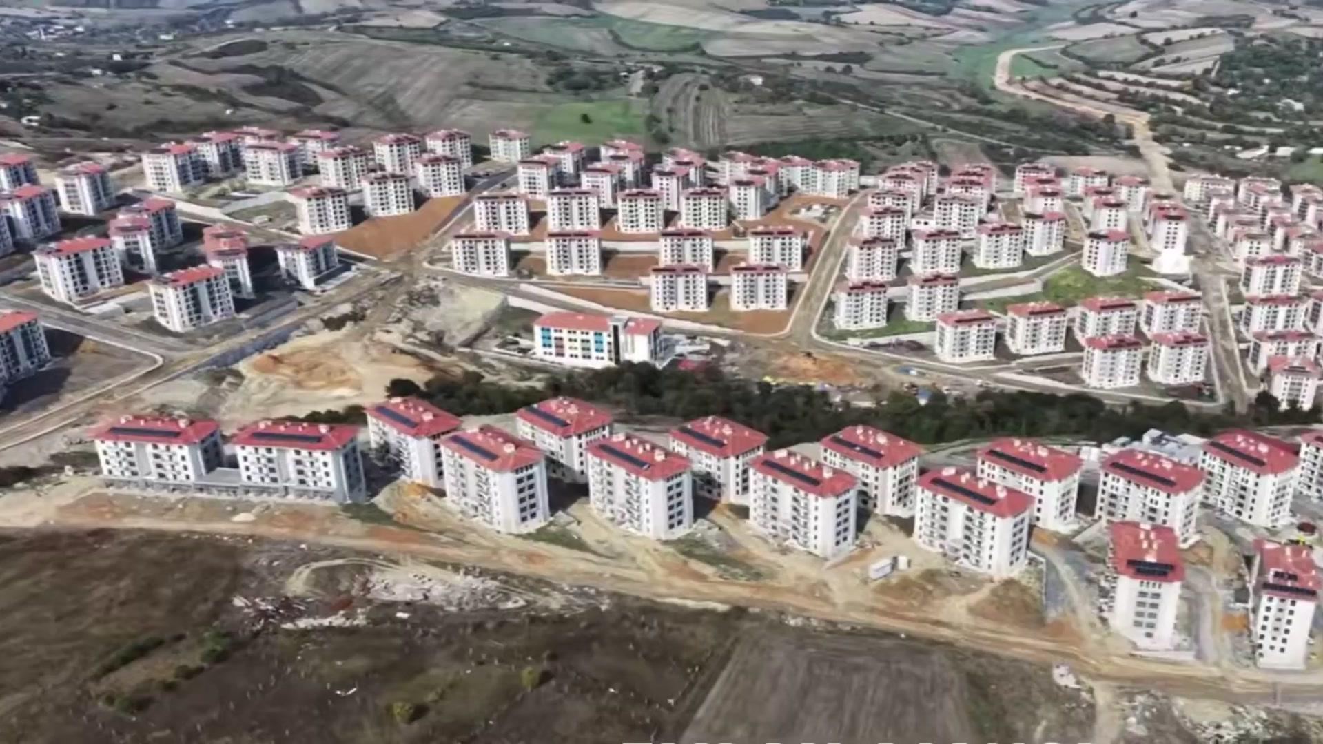 Baklalı'da TOKİ'nin tamamladığı konutlardan havadan bir kare