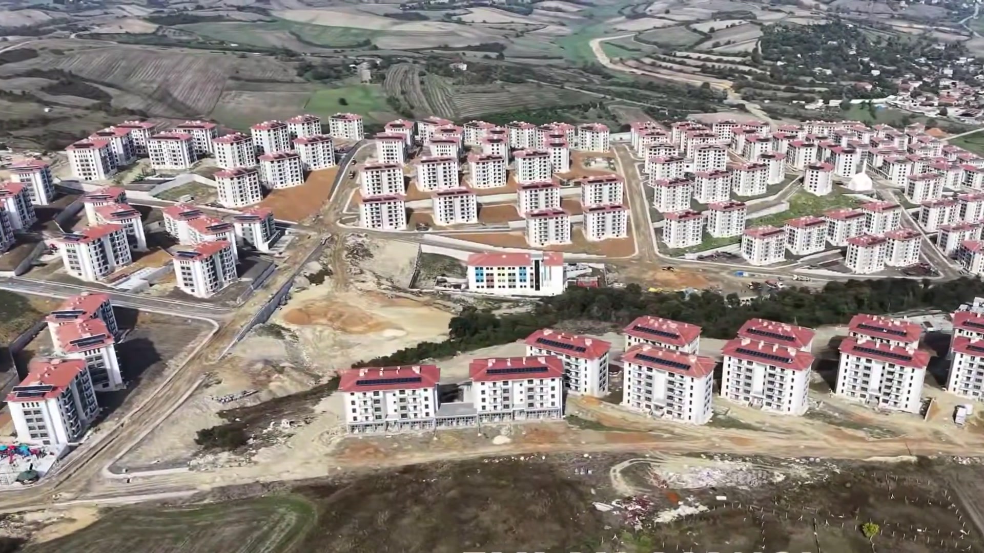 Baklalı'daki TOKİ konutlarının havadan görünümü