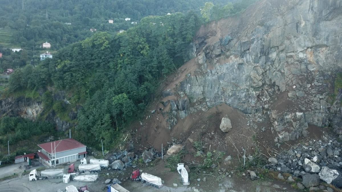 Artvin Hopa'da heyelan tır parkını vurdu: Kasım Topaloğlu aracını kurtarıp arkadaşları için geri döndü, sonra 