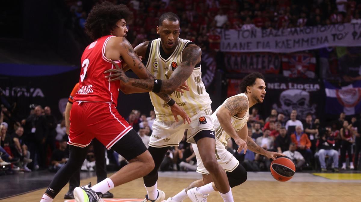 Atina'da Olimpiakos - Fenerbahçe maçında 16 sayı geride kalan sarı-lacivertliler ne yaptı?