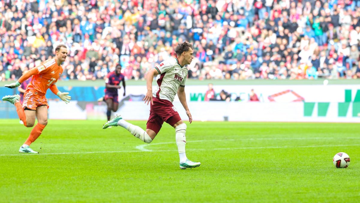Augsburg'da Bayern Münih'i 8 saniyede Neuer'in hatası yaktı, 4 golü ofsayttan döndü: Bundesliga'da maç öyle bi
