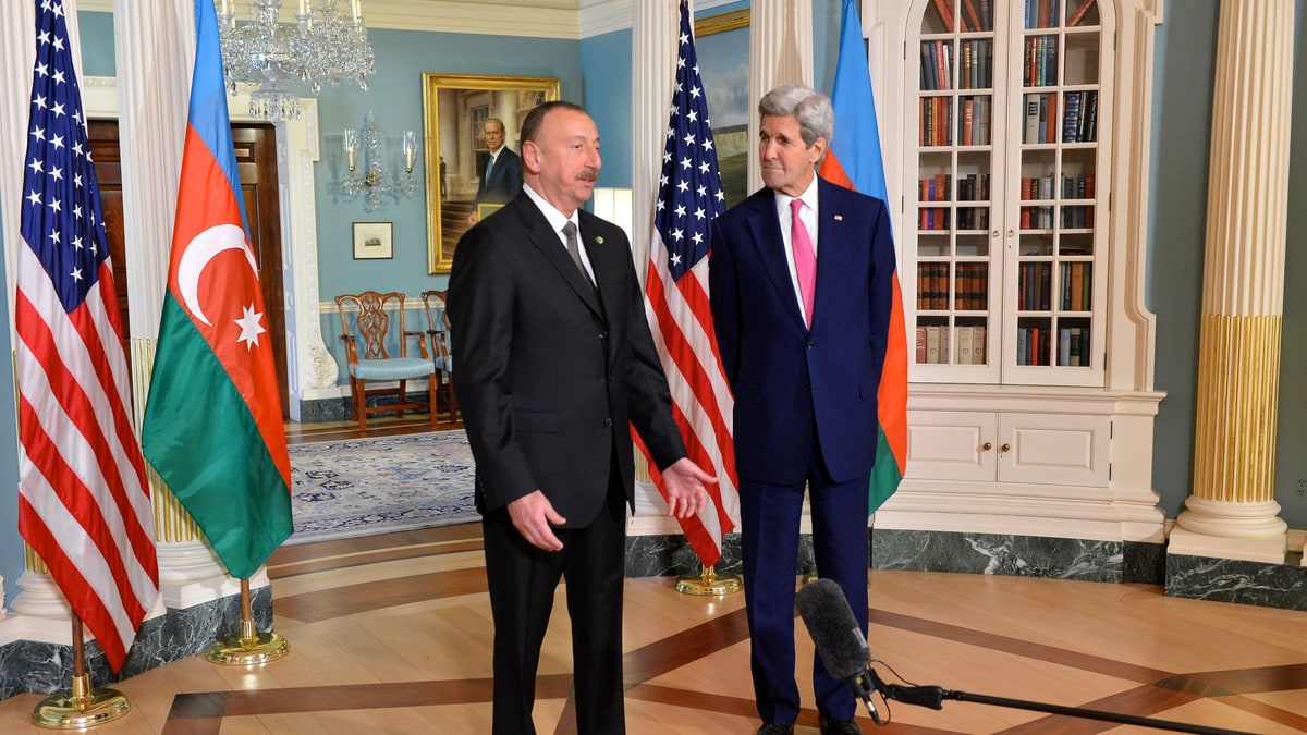 Azerbaycan Cumhurbaşkanı İlham Aliyev, Washington'da bir görüşme öncesinde (arşiv görüntüsü)