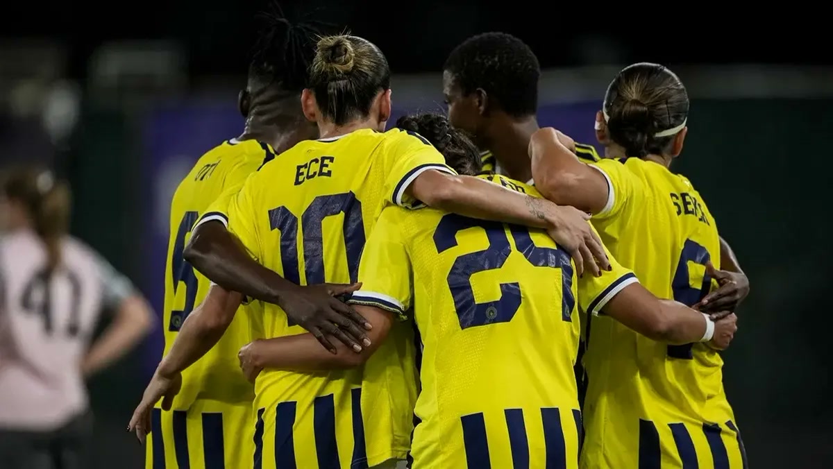 Bakü'de Turan Tovuz-Fenerbahçe Spor Kulübü maçında Greenwood tekmeyi çaktı, kırmızı gördü: Sonra öyle bir kara