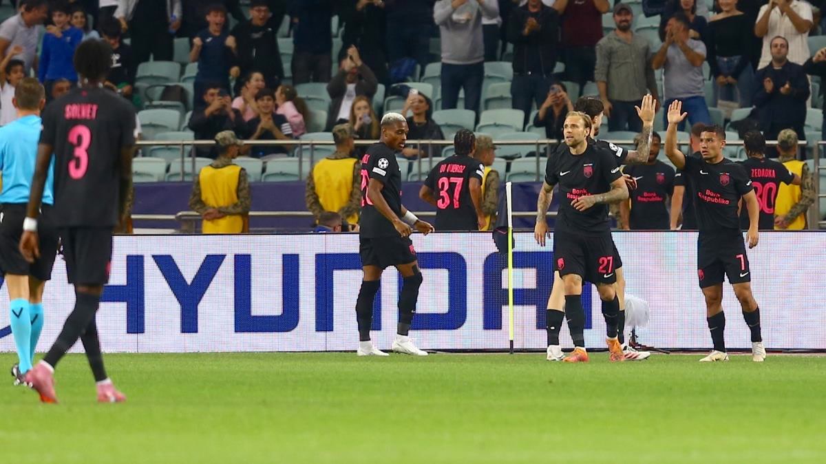 Bakü'de Azerbaycan ekibi Sabah FK - Slavia Prag maçı 49. dakikaya kadar 0-0 gitti, Kaheem Parris sonra öyle bi