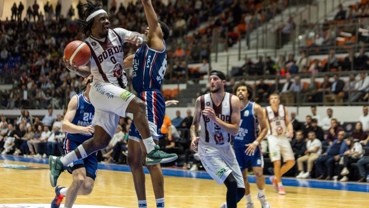 Balıkesir Bandırma'da Anadolu Efes 2'de 2 yaptı, Fenerbahçe Beko ise evinde Körfez'e öyle bir takıldı ki