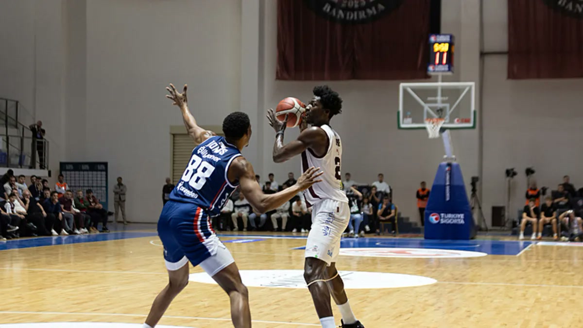Balıkesir Bandırma'da Anadolu Efes 2'de 2 yaptı, Fenerbahçe Beko ise evinde Körfez'e öyle bir takıldı ki