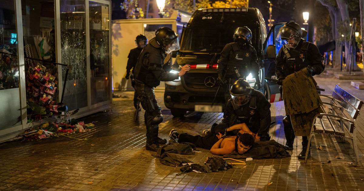 Barselona'da Avrupa protesto gecesi: sokağa dökülenlere polis müdahale etti, kaç kişi gözaltına alındı?
