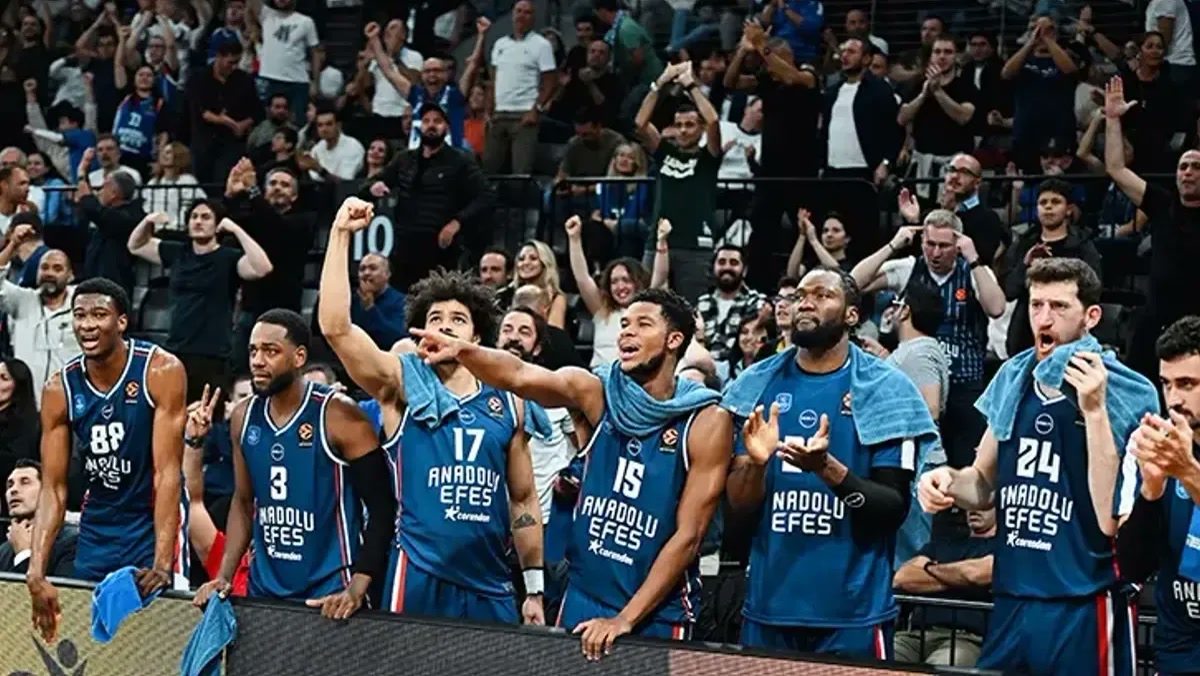 Belgrad'da Kızılyıldız-Anadolu Efes maçı bitti, aynı gece Hapoel Tel Aviv-Real Madrid sonucu gelince EuroLeagu