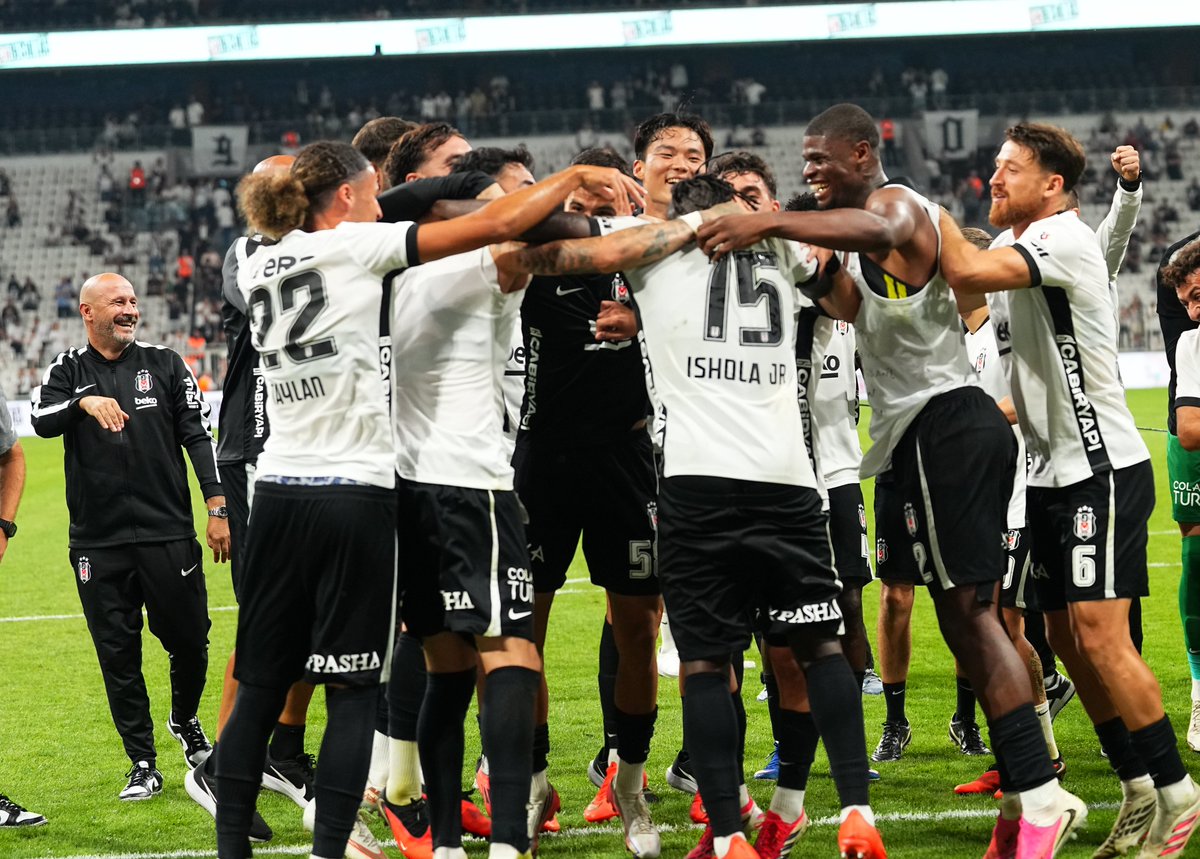 Beşiktaşlı futbolcular sahada