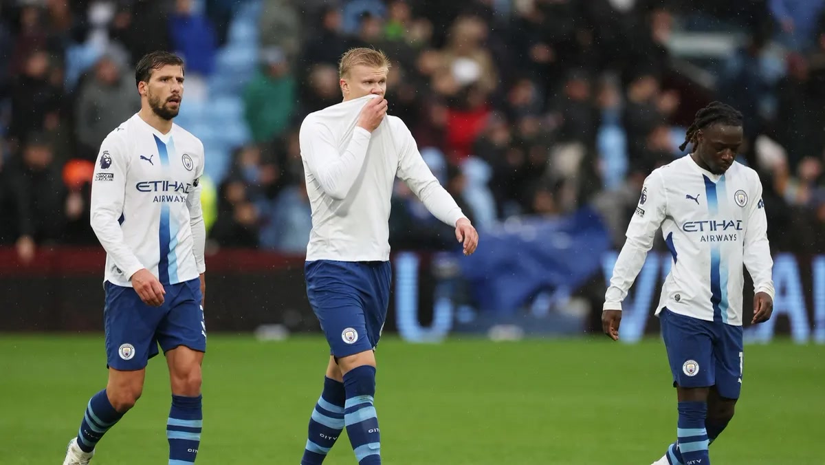 Birmingham'da Aston Villa - Manchester City maçında Nicolas Jackson 6. dakikada kapıyı açtı, City'nin serisine