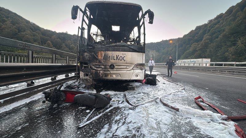 Bolu'da Anadolu Otoyolu'nda otobüs yangını: Şoförün ilk hamlesi ne oldu?