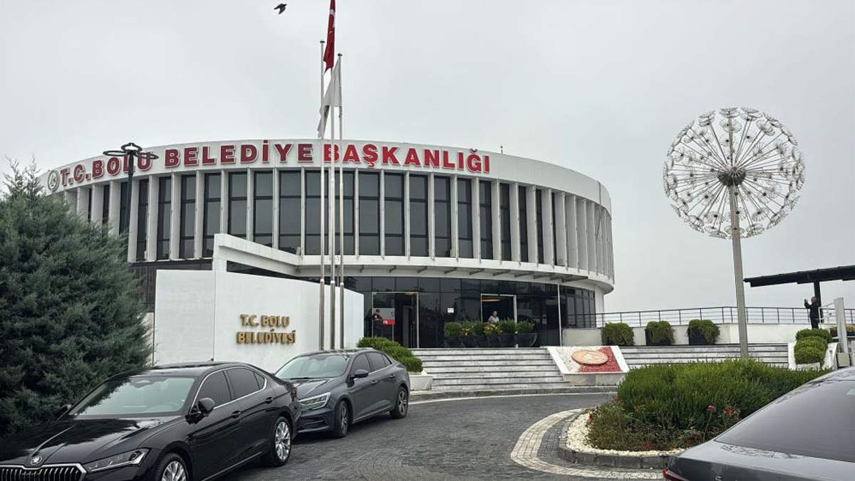 Bolu Belediyesi binası - gerçek ve temiz kapak karesi
