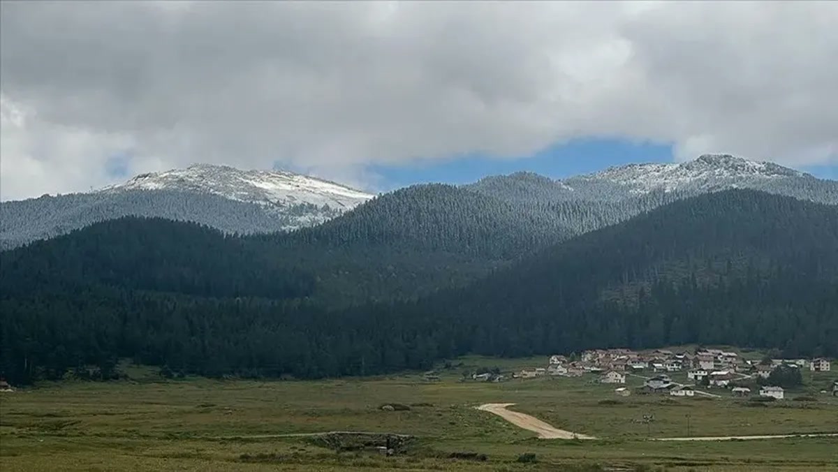 Bolu'da kar başladı: mevsimin ilk karı Kartalkaya ve Köroğlu Dağları'nı beyaza boyadı, hafta sonu için Meteoro