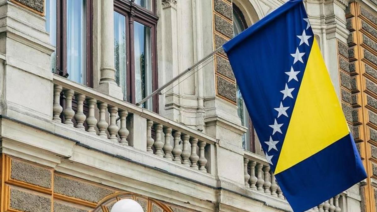 Bosna Hersek'te seçim gecesi üç koltuğun üç sahibi de aynı anda zafer ilan etti: Boşnak, Hırvat ve Sırp koltuğ