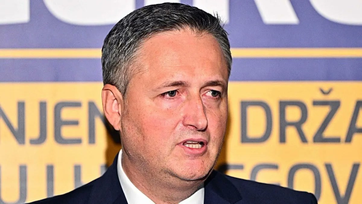 Bosna Hersek'te seçim gecesi üç koltuğun üç sahibi de aynı anda zafer ilan etti: Boşnak, Hırvat ve Sırp koltuğ