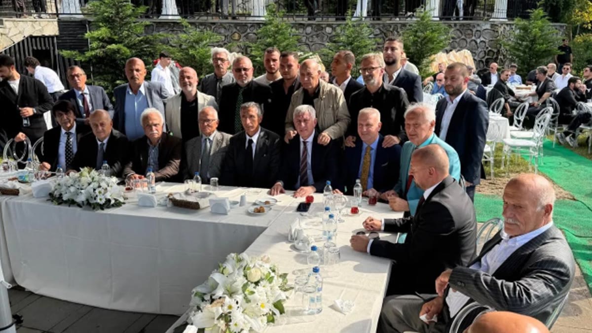 Sarallar ve Şahinler ailelerinin temsilcilerinin MHP Genel Merkezi'ndeki buluşması