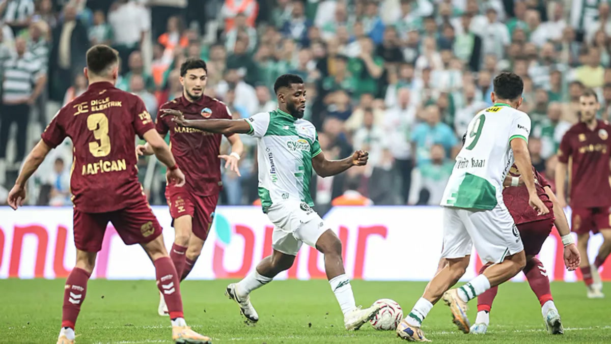 Bursa'da Mardin Spor - Bursaspor maçının 90+4'ünde evinde 1 yıl 13 gündür yenilmeyen takıma öyle bir şey oldu 