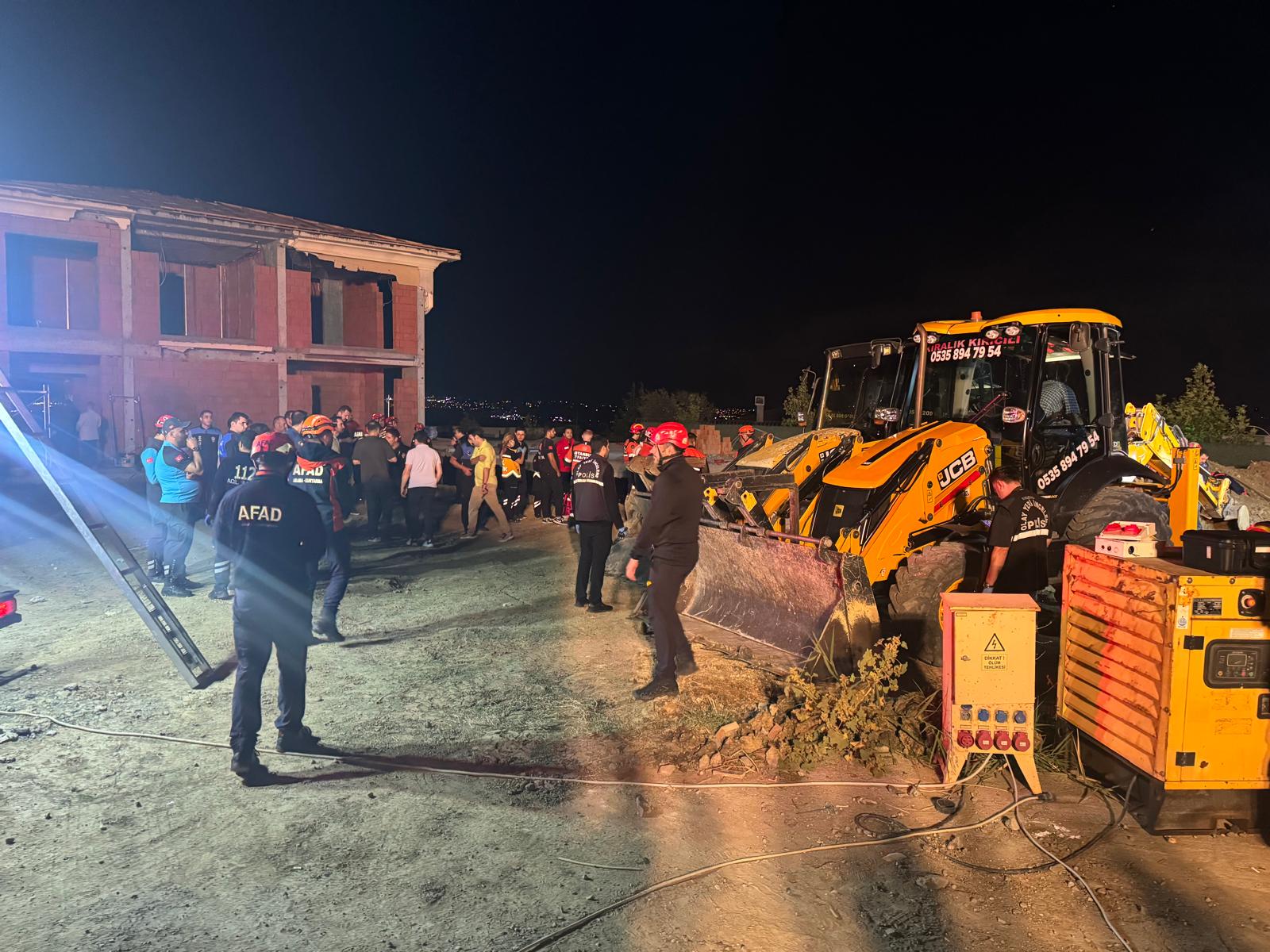 Kazının yapıldığı villa bahçesi ve inşaat alanı; arama kurtarma ekipleri sabaha kadar mesai yaptı.