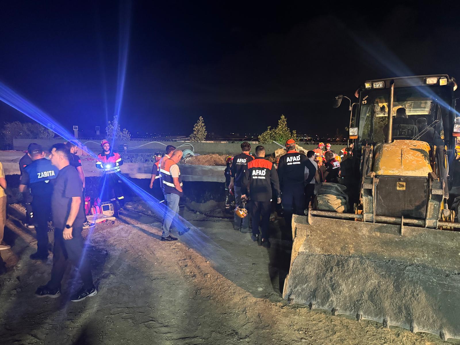 Olay yerine sevk edilen AFAD, zabıta ve polis ekipleri çalışma alanını güvenlik altına aldı.