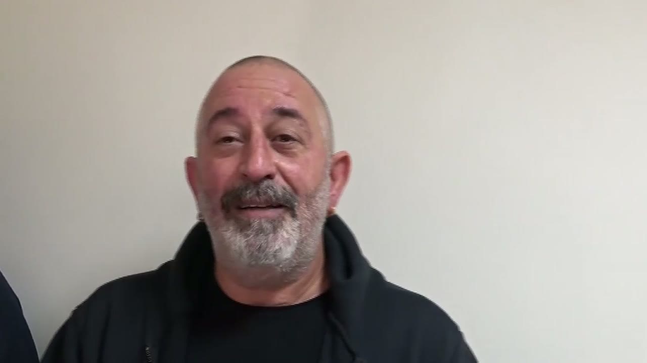 Cem Yılmaz Çanakkale'deki hastanede kontrol sonrası konuşuyor
