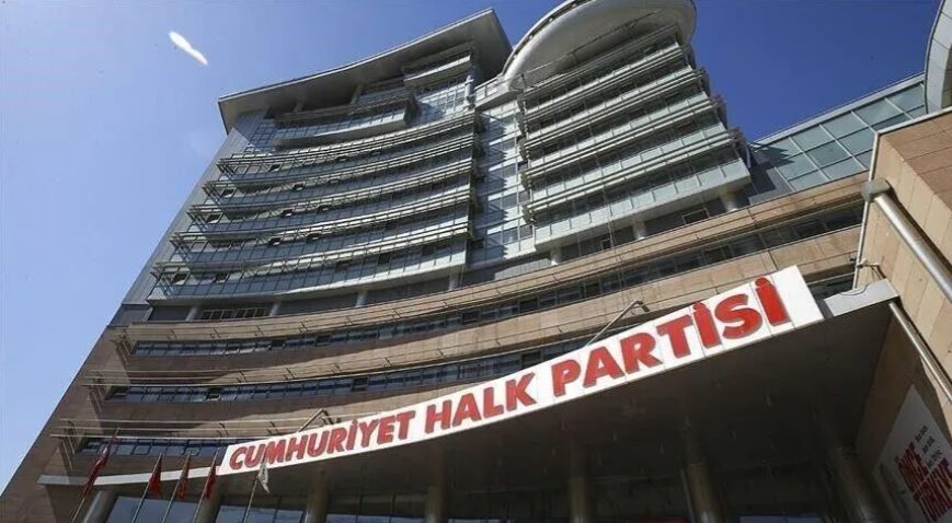 GÖVDE - CHP Genel Merkez binası, 'Cumhuriyet Halk Partisi' tabelası alttan çekim; temiz